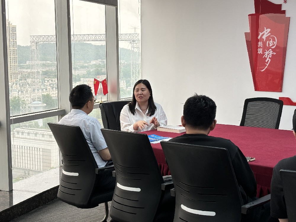 @湖北中教教育周老师—为啥老板都抢着办中级职称？真相太现实！